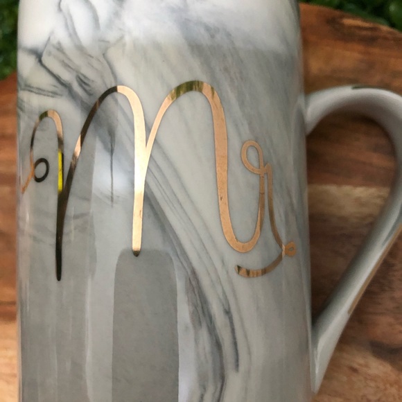 Mrs  & Mr  (2) ceramic mugs w/lid - Picture 6 of 8